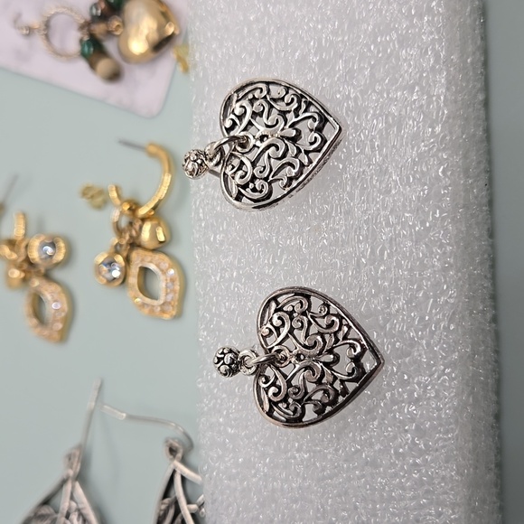 Elegant Silver Tone Heart Earrings - Picture 14 of 15